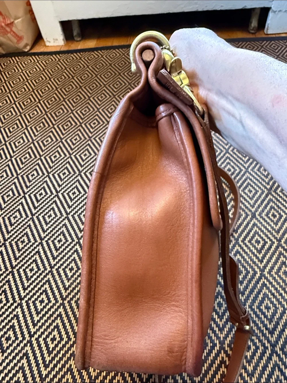 VINTAGE COACH WILLIS BAG 9927 British Tan with Brass